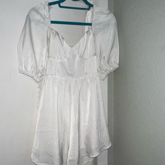 Hello Molly White Romper “beggin for your romper white” - Picture 3 of 4